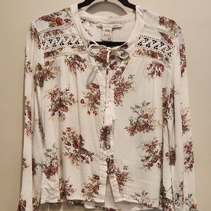 American Rag White V-neck Floral Blouse Size XS